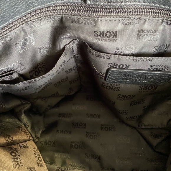 Michael Kors X body~Black Lthr, Studs, Clean. Includes Wristlet~Back to school - Picture 7 of 12